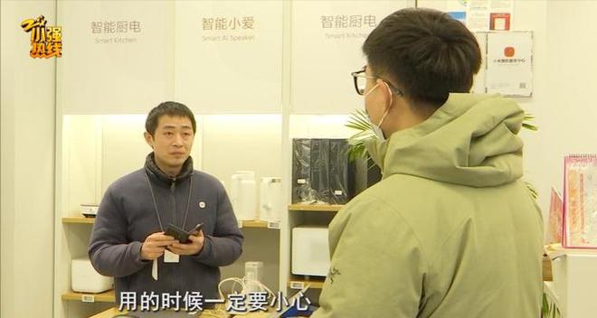 “要供起来？”1万元买的手机3天就坏了！工作人员：使用要小心(图5)
