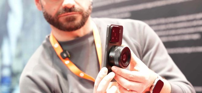 MWC 2025：8个超酷的科技产品！太阳能充电LiFi宠物智能手机(图3)