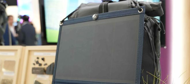 MWC 2025：8个超酷的科技产品！太阳能充电LiFi宠物智能手机(图2)