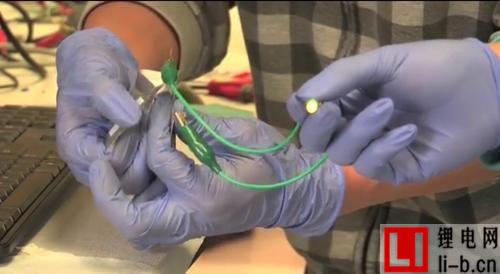 技术前沿 任性的柔性电池 1秒就完成充电?(图2)