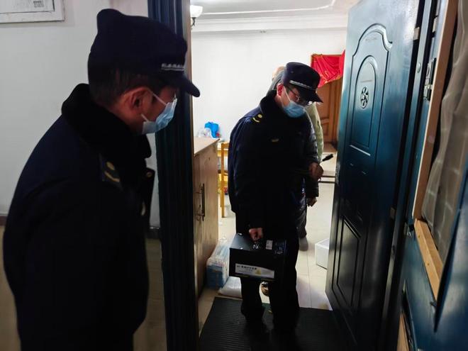 寒潮下这场冬日执法暖民心(图3)