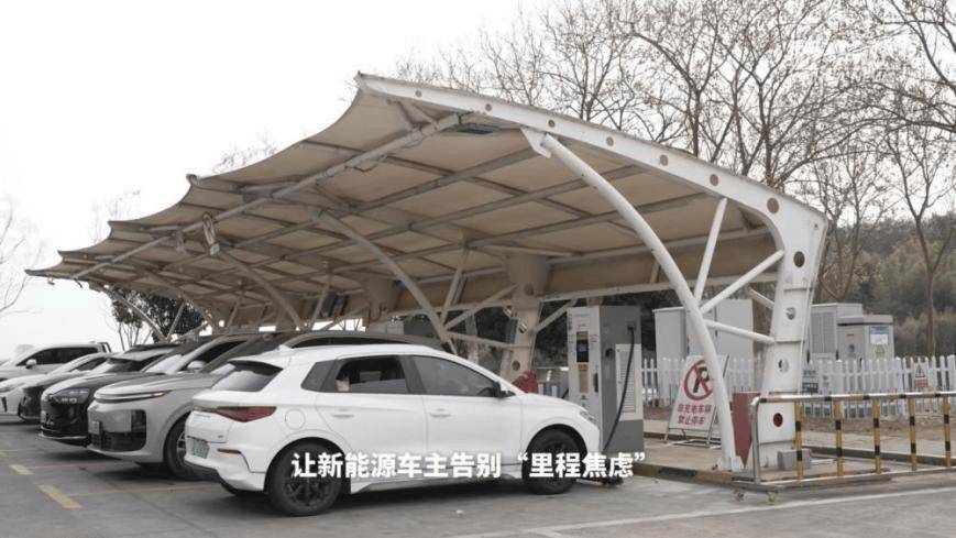 【新华社】护航春运新能源车自驾之旅(图1)